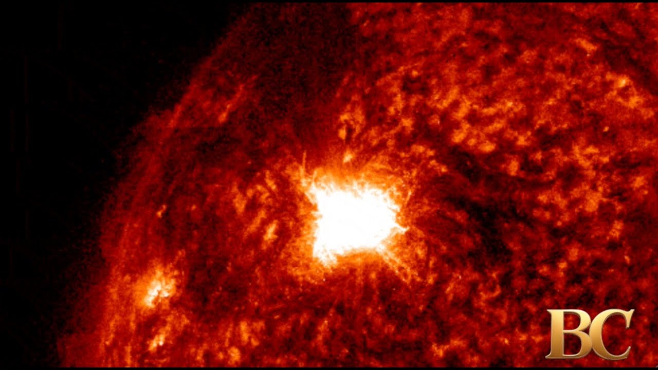 Matahari melepaskan rentetan suar surya luar biasa saat bintik matahari baru yang bergejolak mengarah ke Bumi